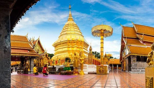 Golden mount a Wat Phra hogy Doi Suthep — Stock Fotó