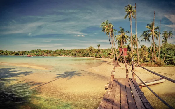 Mare blu e cielo blu — Foto Stock