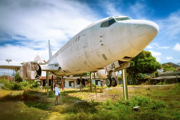 Bir uçak yakın turizm