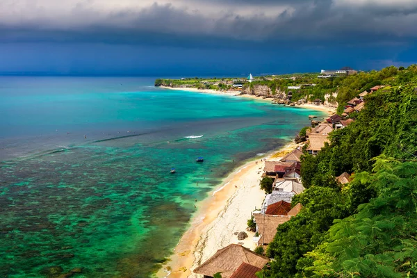 Bir uçurum Bali Endonezya bir görünümünü