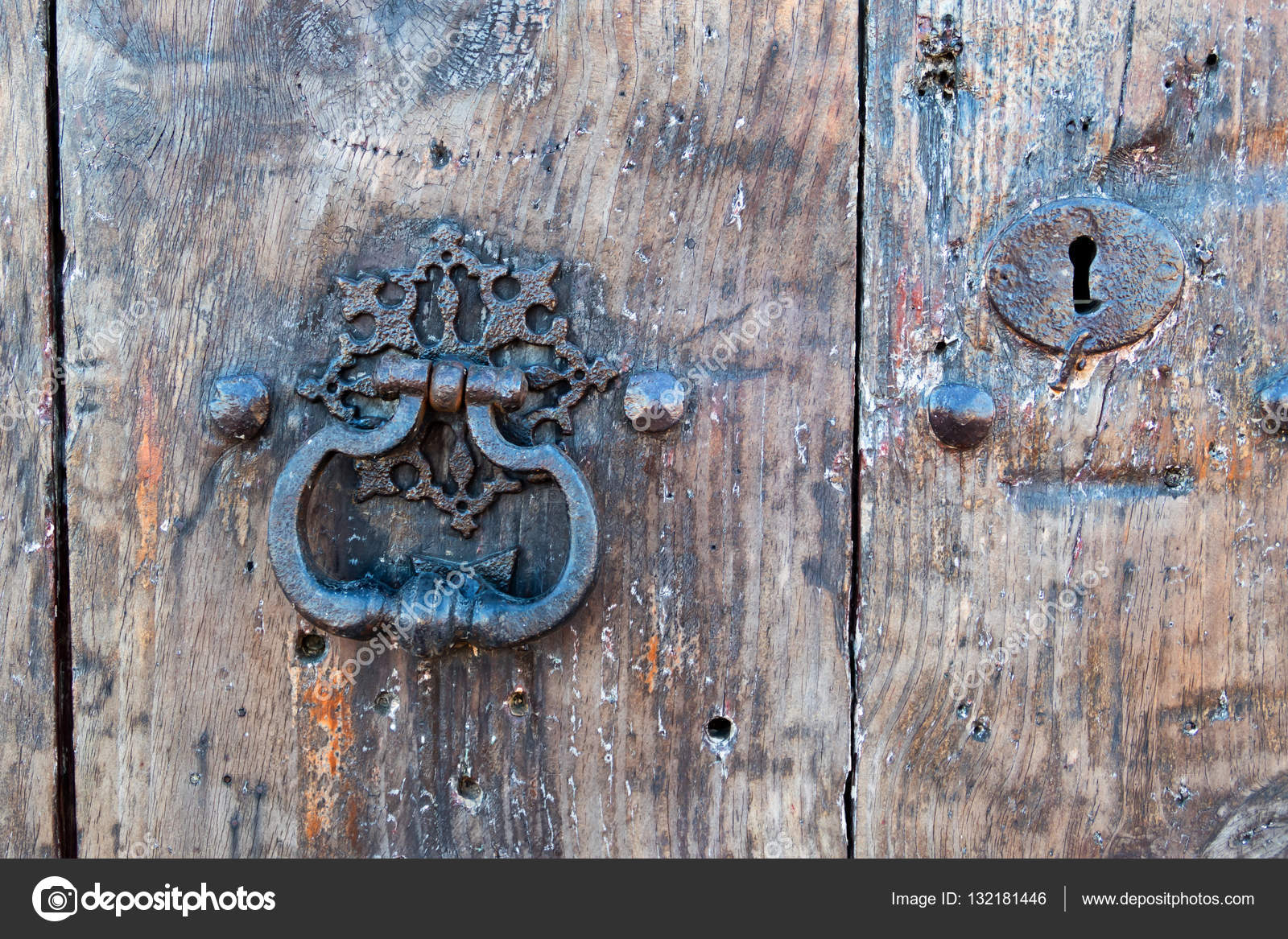 Ancienne Poignée Et Serrure Sur La Porte En Bois