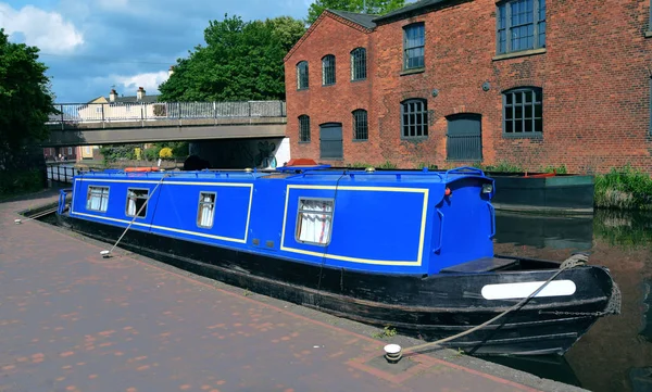 Birmingham eski kanaldaki mavi tekne.