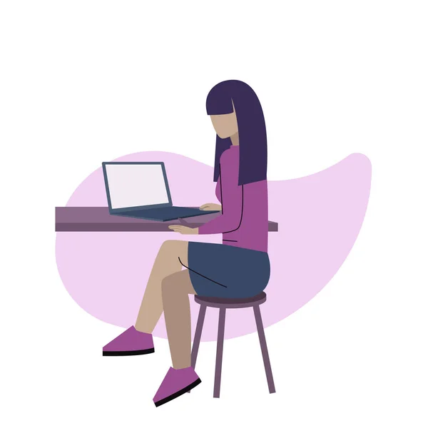 Una chica que trabaja en la computadora en la oficina o freelance — Vector de stock