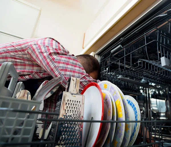 Handyman Reparação Máquina Lavar Louça Cozinha — Fotografia de Stock