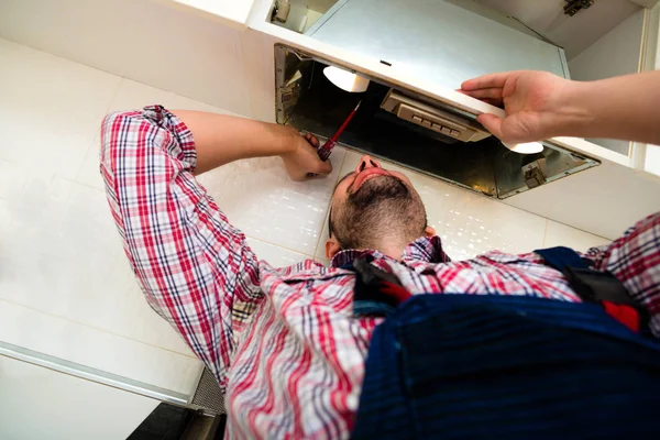 Handsome Guy Work Ventilation Kitchen — Stock Photo, Image