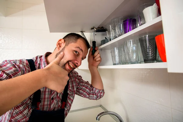 Workman Repair Door Cabinet Kitchen — Stock Photo, Image