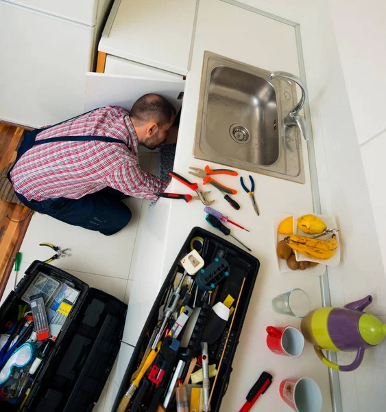 Handsome Guy Repair Pipes Sink Kitchen — Stock Photo, Image