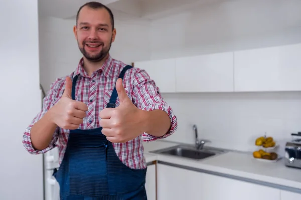 Handsome Repairman Showing Thumbs — Stock Photo, Image