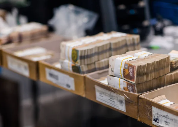 Banknotes with bill bands in carton boxes at the treasury depart — Stock Photo, Image