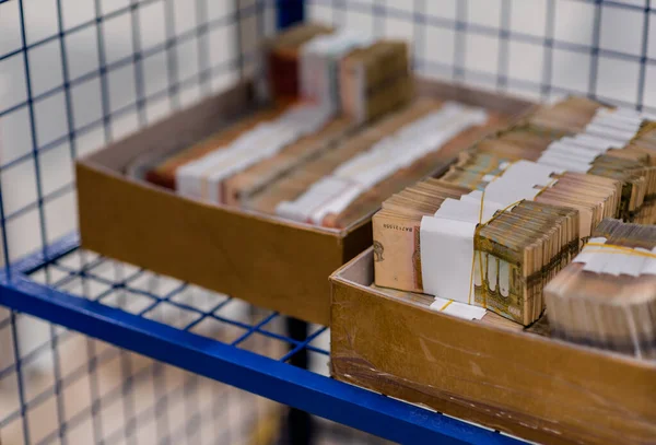 Cage pour le stockage et la transbordement des billets comptés — Photo