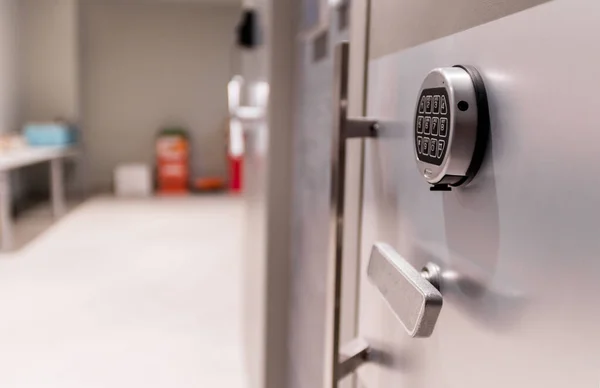 Vault door with handle and keypad — Stock Photo, Image