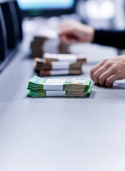 Döviz bantlarıyla sarılı kağıt para — Stok fotoğraf