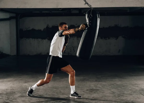 Boxer Adulto Treinamento Luvas Boxe Com Saco Boxe Ginásio — Fotografia de Stock