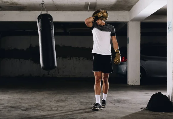 Homem Pugilista Preparar Para Treinar Acessórios Desportivos — Fotografia de Stock