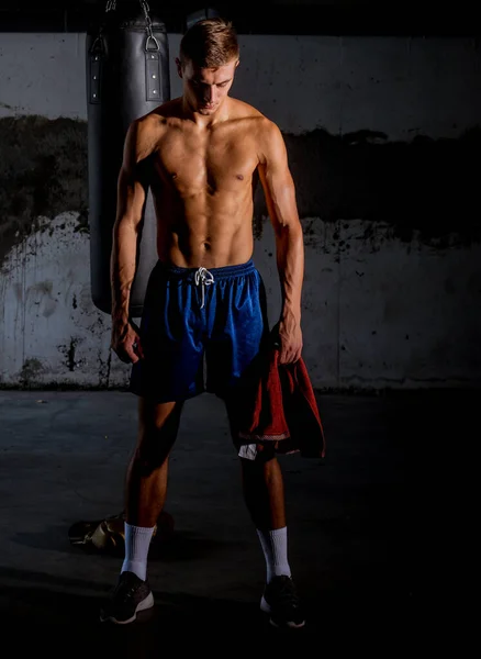 Hezký Profesionální Boxer Tvrdém Tréninku — Stock fotografie