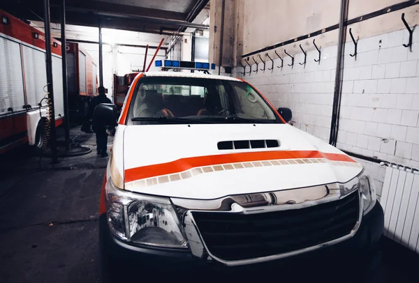 Camión en una estación de bomberos —  Fotos de Stock