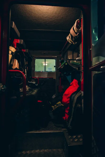 Blick Auf Feuerwehrausrüstung Die Heck Des Lastwagens Gelagert Ist — Stockfoto