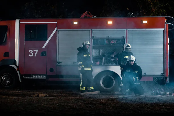 Lucha contra la intervención de los bomberos —  Fotos de Stock