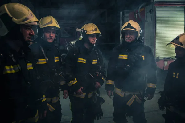 Team Firefighters Standing Indoors Buliding Next Fire Engine — Stock Photo, Image