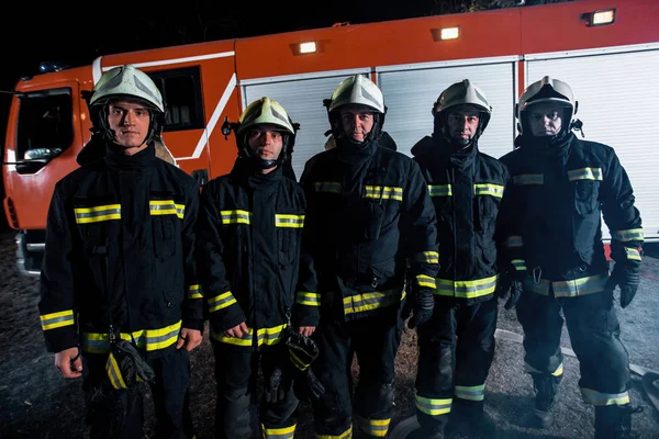 Firefighting crew at a fire scene — Stock Photo, Image