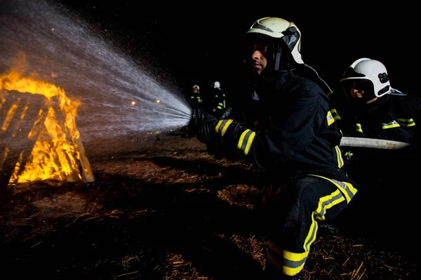 Equipo Extinción Incendios Que Impide Propagación Incendios Región —  Fotos de Stock