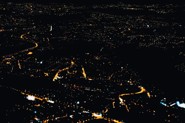 Niesamowita Nocna Panorama Śródmieścia Nowoczesnymi Budynkami Drogami Godzinach Szczytu — Zdjęcie stockowe