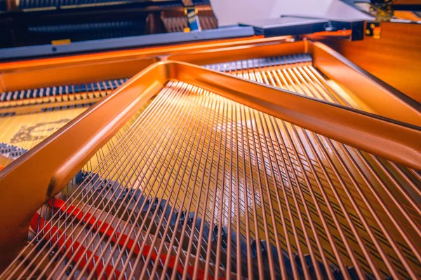 Interior Piano Preto Com Todos Seus Detalhes Martelos Cordas Teclas — Fotografia de Stock