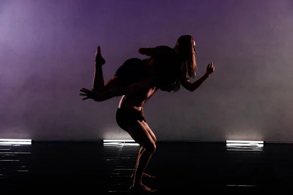Pareja Bailarines Ballet Que Usan Medias Negras Durante Una Práctica — Foto de Stock