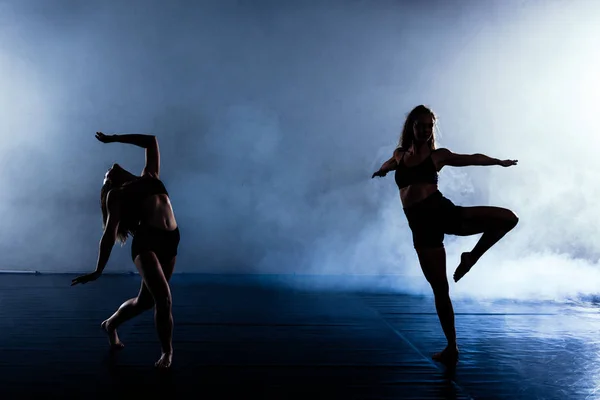 Movimientos Ballet Baile Realizados Por Pareja Atlética Caucásica — Foto de Stock