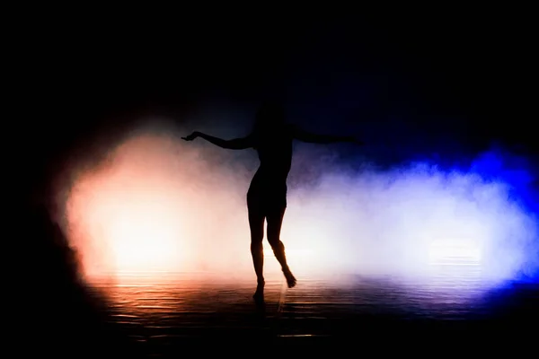 Anmutige Moderne Balletttänzerin Tanzt Studio — Stockfoto