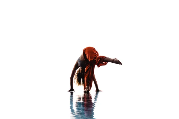 Zarif Genç Bir Kadın Zarif Bir Dans Koreografisi Yapıyor — Stok fotoğraf