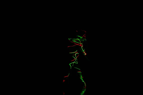 Rosso Verde Raggi Laser Silhouette Ballerino Facendo Moderna Danza Pose — Foto Stock