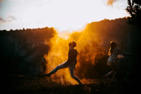 Vacaciones Verano Amor Relación Citas Concepto Pareja Sonriente Bailando Cima — Foto de Stock