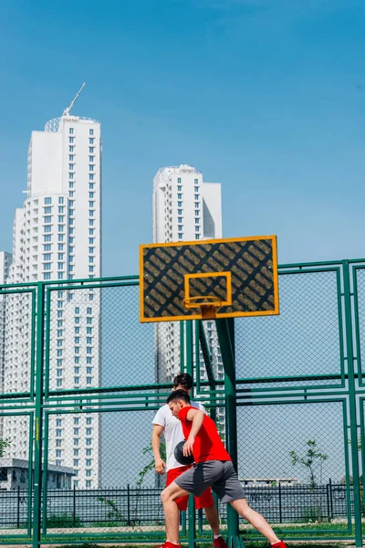 Basketball Match Playing Ball Black Ball Wearing Red Grey White — Stock Photo, Image