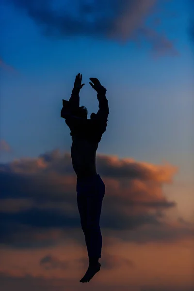 Vue Profil Danseur Urbain Masculin Pratiquant Quelques Mouvements Danse Sautant — Photo