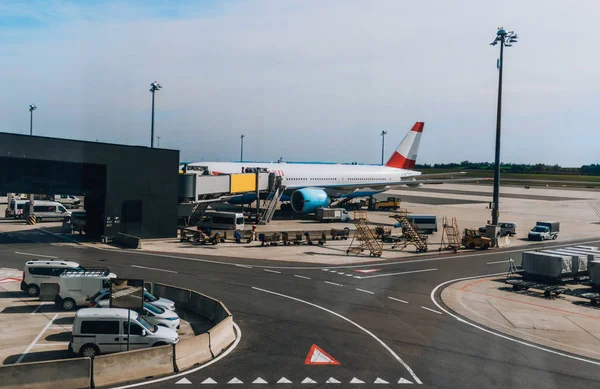 Avión en el aeropuerto — Foto de Stock