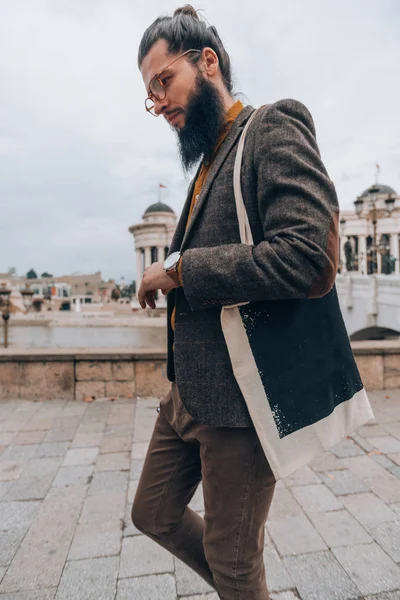 Porträt Eines Glücklichen Jungen Gut Aussehenden Hipster Geschäftsmannes Mit Bart — Stockfoto