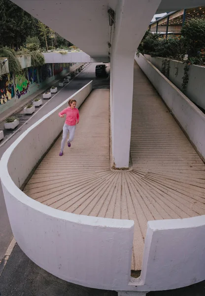 Atractiva Mujer Forma Realizando Ejercicio Running Aire Libre — Foto de Stock