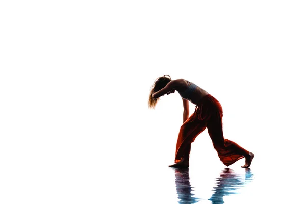 Сучасний Танцюрист Практикує Хореографічну Танцювальну Рутину — стокове фото