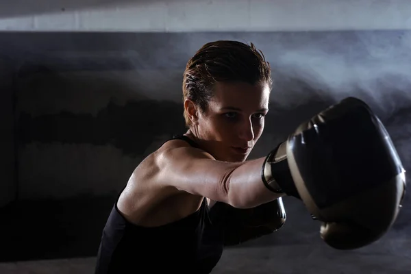 Side View Silhouette Female Fighter Punching Boxing Gloves — Stock Photo, Image