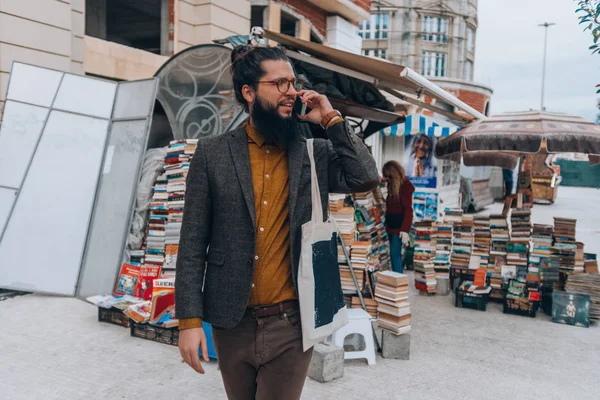 Stilvoller Moderner Hipster Trendigen Outfit Der Einem Städtischen Gebiet Telefon — Stockfoto