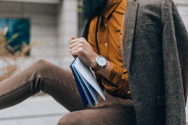 Junger Gutaussehender Hipster Mann Schicken Outfit Der Innenstadt — Stockfoto