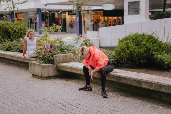 Jeunes Filles Athlétiques Portant Des Vêtements Sport Reposant Avant Exercice — Photo