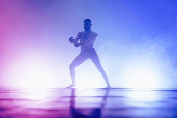 Flexible Shirtless Man Performing Artistic Dance Movement — Stock Photo, Image