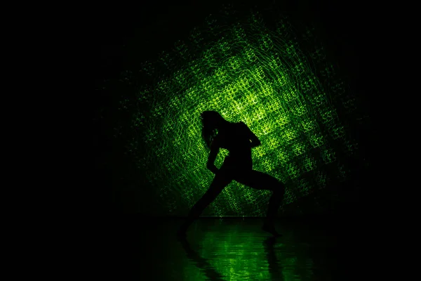 Movimentos Artísticos Dança Executados Por Uma Menina Caucasiana Atlética — Fotografia de Stock