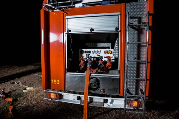 Connectoren Voor Waterslang Pompregelkleppen Manometers Van Een Brandweerwagen — Stockfoto