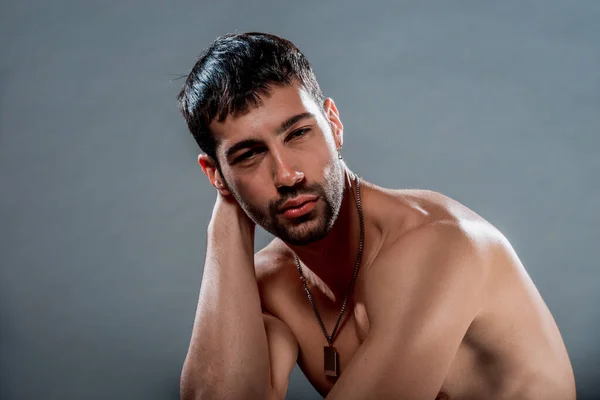 Torso Shot Sexy Shirtless Man Sitting Wooden Chair — Stock Photo, Image