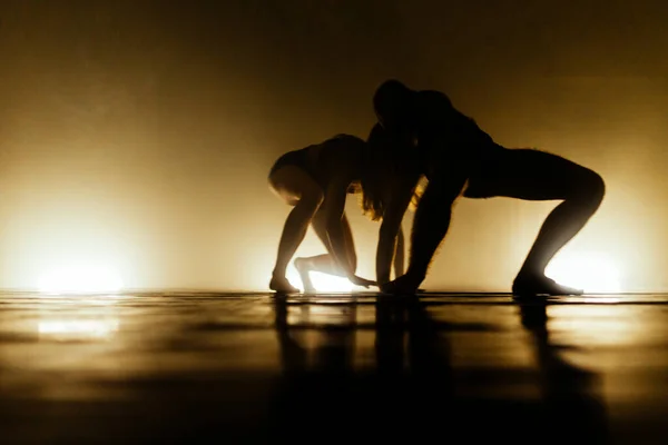 Giovane Gruppo Balletto Durante Una Pratica Danza Studio — Foto Stock