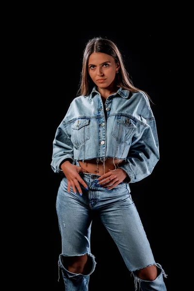 Estúdio Corpo Tiro Uma Mulher Atraente Posando Roupas Elegantes — Fotografia de Stock