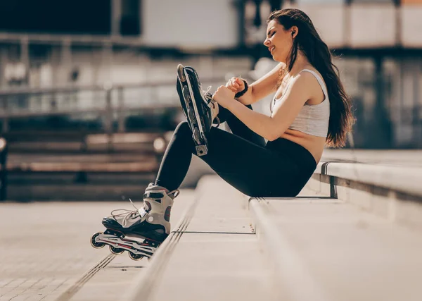 Carino Ragazza Rollerblade All Aperto Centro Città — Foto Stock